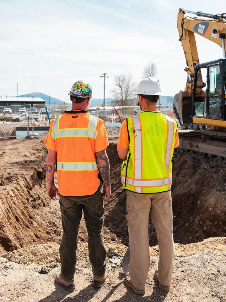 Safety advisor reviewing a worker's TradePass on site
